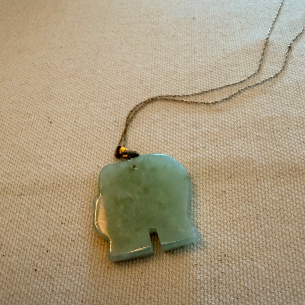 10k Gold & Carved Green Jade Good Fortune Figural Elephant Pendant - Picture 4 of 6